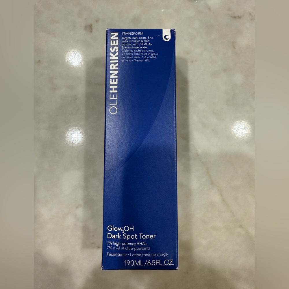 OLEHENRIKSEN - Glow2OH 7% AHA Exfoliating Dark Spot Toner